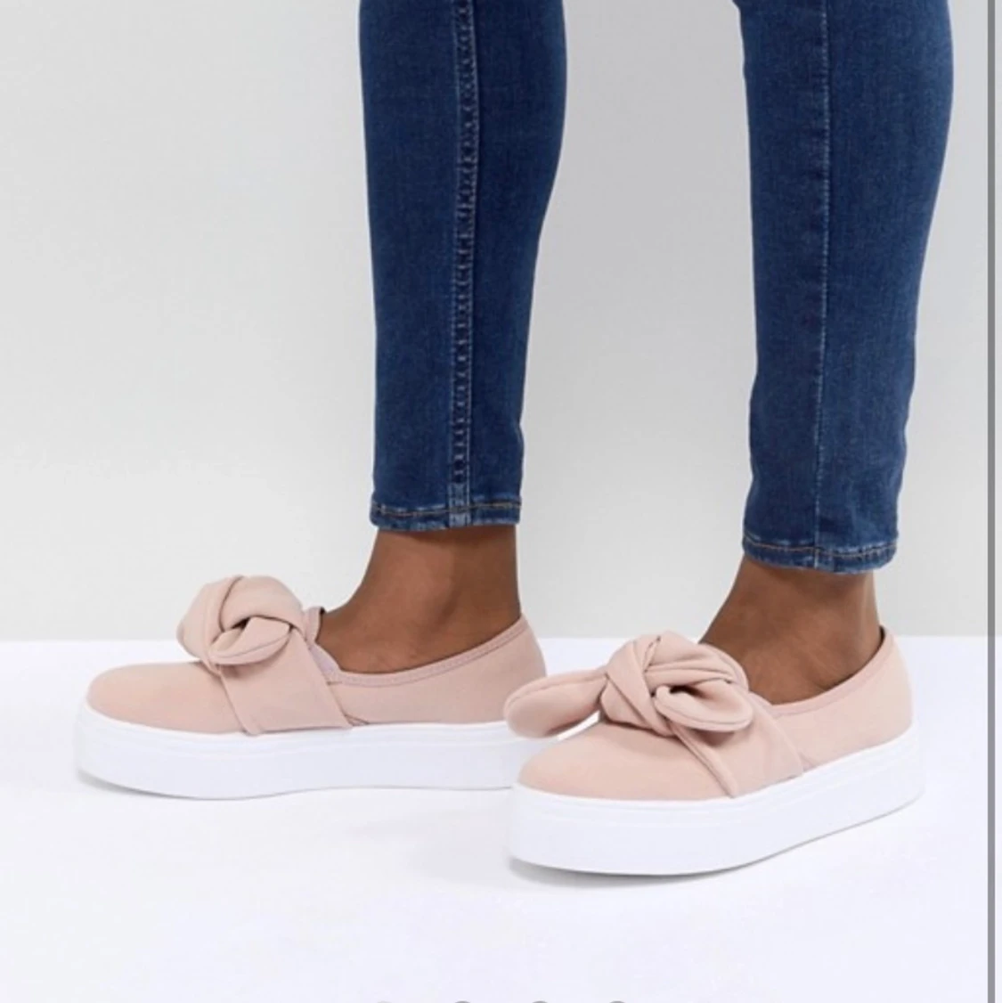 ASOS DESIGN Denise Bow Plimsolls - 90