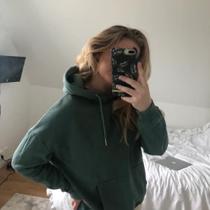 Oversized grön hoodie - Grön oversized hoodie från NLY trend priset är exklusive frakt