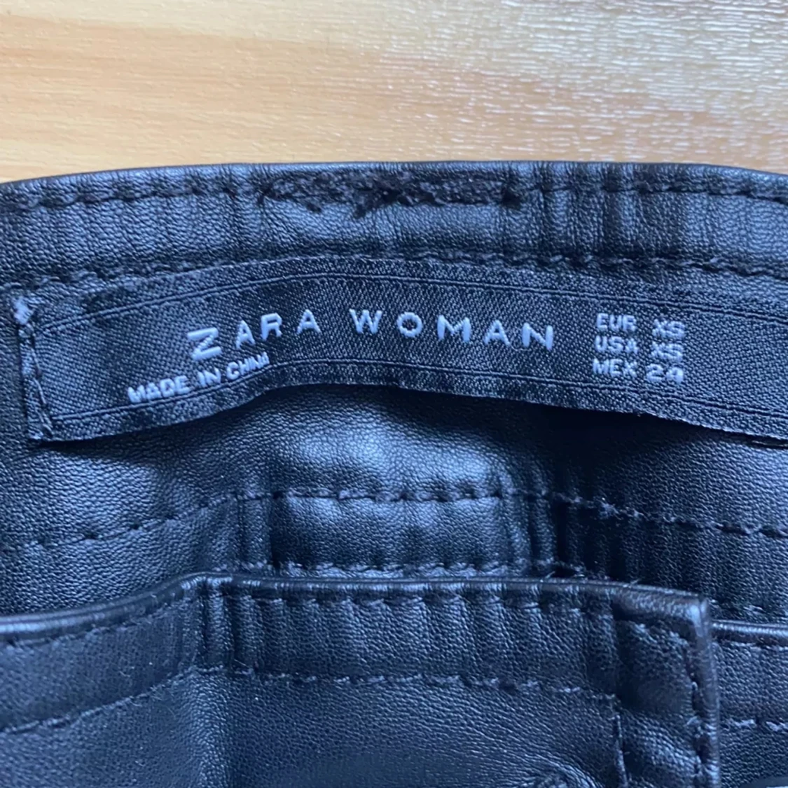 Läder /skinn byxor Nya fr Zara xs - 90