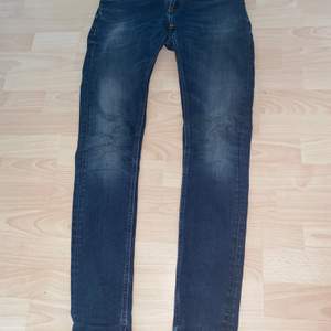 Brand: nudie jeans skinny jeans storlek: W28 L30 köparen står för frakt, kan annars mötas i Stockholm.