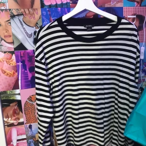 Randig tröja - Tröja från monki i stl s, använd 1 gång