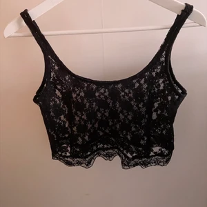 Spets linne - Jätte fint spets linne, sällan använt och i bra skick för 50kr 