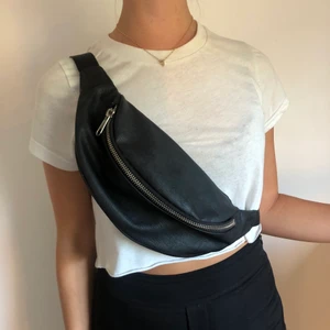 Bum Bag - Nästan oanvänd, svart enkel bum jag från Monki