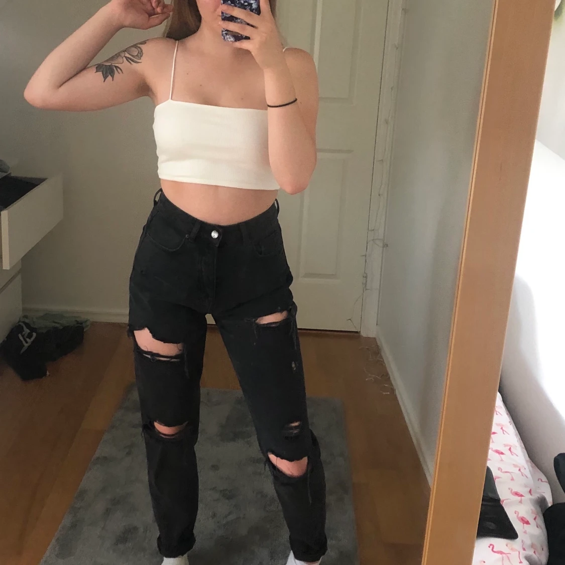 Svarta ripped mom jeans  - 91