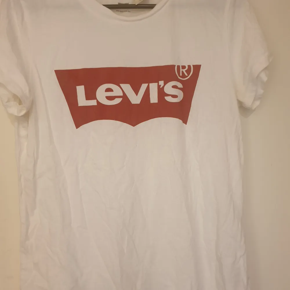 Levi's Använd få gånger.   Köpare står för frakten.. T-shirts.