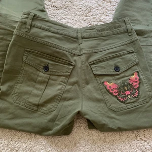 Jättefina Zadig jeans!💕 - Så coola zadig byxor i jättefint skick, så snygga nu till hösten. Tyvärr är dom för små för mig men har verkligen älskat dom!😍