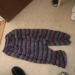 Haremsbyxor - Sjukt sköna haremsbyxor, känns typ som att man inte har byxor på sig. Köpta i Kalifornien.