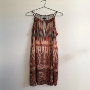  - Supersöt klänning från Mango, oanvänd!