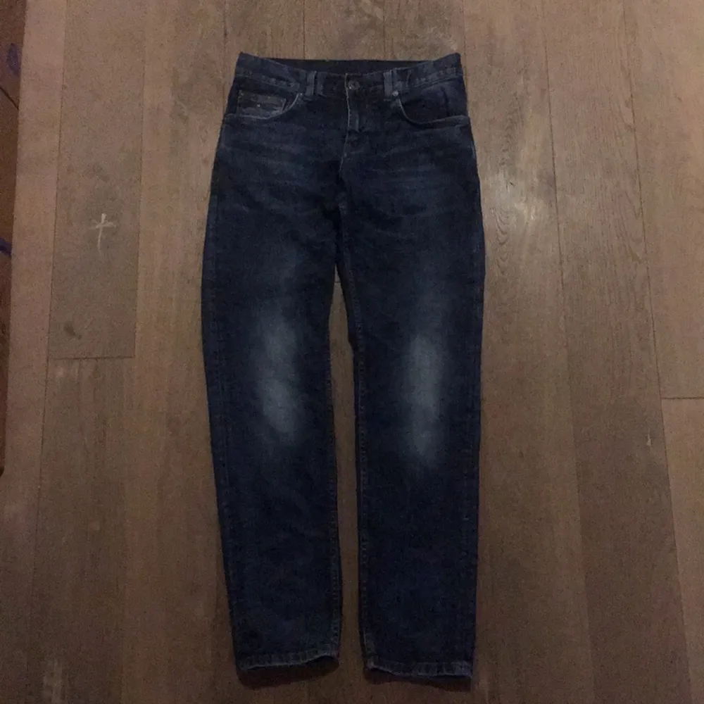 Jeans från Tommy Hilfiger. Fint skick, lite använda. Storlek W30/L32. Kan skickas eller mötas i Stockholm.. Jeans & Byxor.
