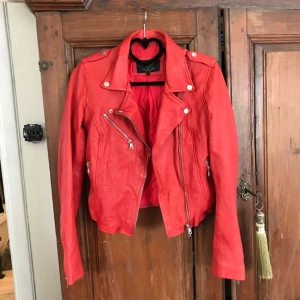  - Äkta skinnjacka från Zara, röd. 