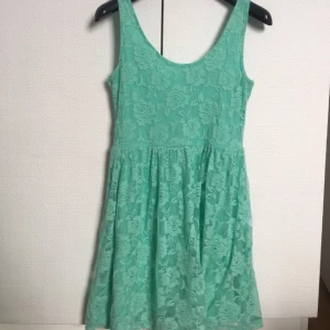  - Turkos klänning, endast använd en gång så i väldigt fint skick! 