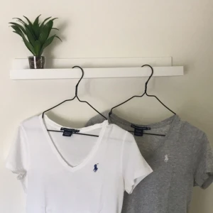  - Två t-shirts ifrån Ralph Lauren. Båda för 140kr. En för 75kr 