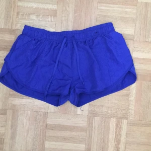  - Snygga träningsshorts, säljer massa billiga kläder pga flytt