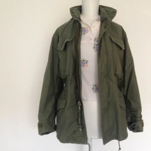  - En Alpha Industries M-65 Field Coat militärjacka Nylon/bomull Storlek XS Regular