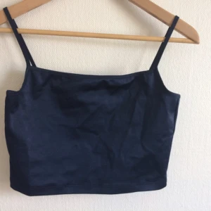  - Mörkblå discotopp från American Apparell. Aldrig använt! 