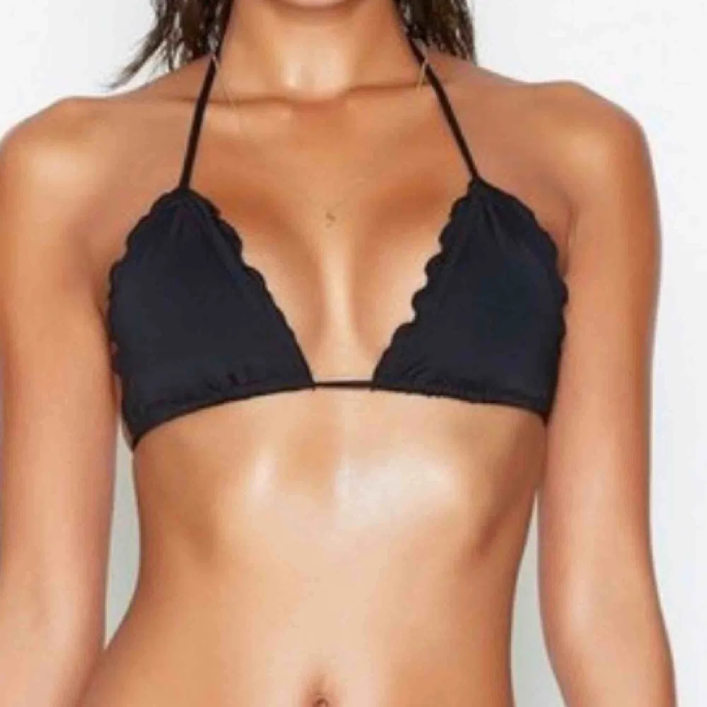 Ny bikini topp från Nelly.com endast använd en gång. Säljes för att jag inte riktigt trivs i den modellen. . Toppar.