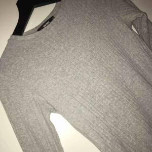  - Fin tröja köpt för ett tag sen i bra skick som inte kommer eller har riktigt kommit till användning✨ Den kramar om en fint. 