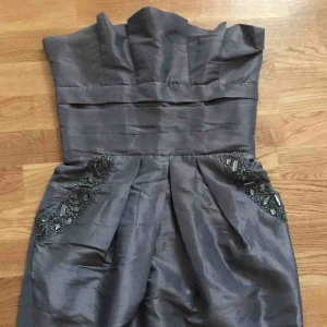  - Säljer fin festklänning. Använd 3 gånger. Nypris 600