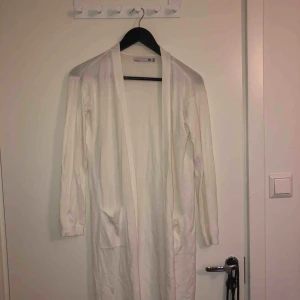  - Passar även XS En kappa från lager 157 helt ny bara varit i garderoben och inte kommit till någon användning 