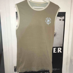  - Snyggt linne i helt okej skick. 