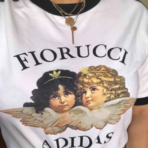  - Ny adidas x fiorucci tröja. Använd 2 ggr