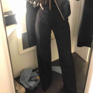  - Vida byxor från Gina, använt dom men fortfarande fina! Frakt +42 kr