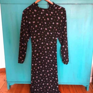  - Långklänning, rak passform, oanvänd 💫 Köpare betalar frakt ❤️