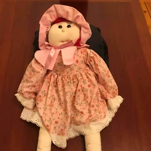  - Docka. Från 90 talet. Rödhårig.  I topp skick. 