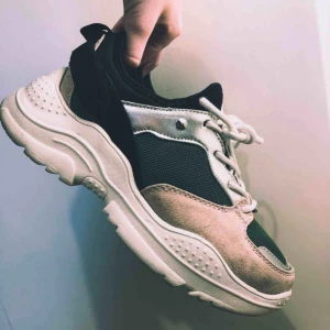  - Chunky sneakers från Din sko. Använda ca 3 gånger. Väldigt fint skick 🌞