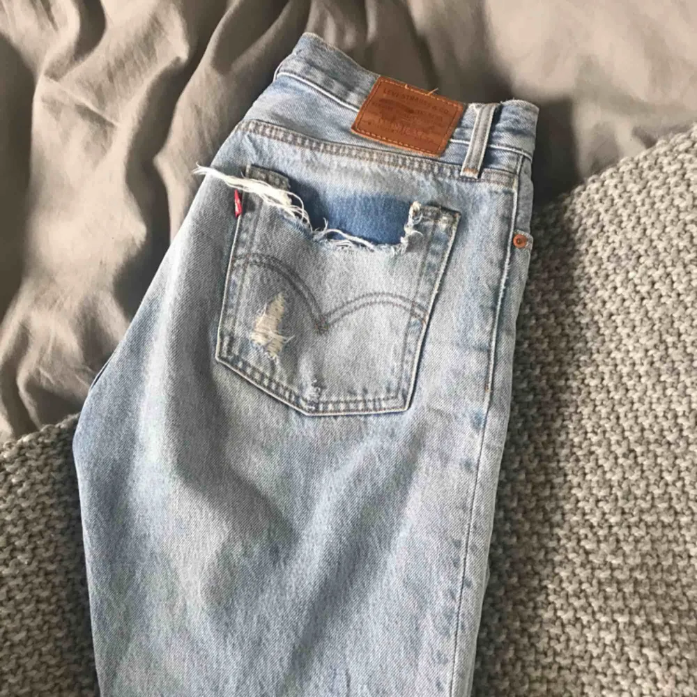 Levis jeans i modellen wedgie straight strl 28 Säljer pga för stora för mig Pris kan diskuteras!. Jeans & Byxor.