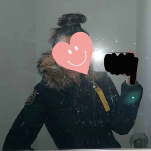  - Säljer min fina Parajumper jacka! Storlek XS Använd 1 vinter men knappt de! Jag har köpt jackan för 6000kr alltså 50%! Inget fel på jackan den är i bra skick. Modellen är ”Denali” och självklart är den äkta!!💞💞 Jag står för frakt!!