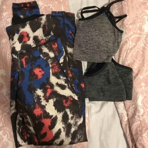  - Träningsbyxor i storlek XS, men passar en small. Skickar med två träningstoppar från hm med, också i storlek S. Som ja aldrig använder. 