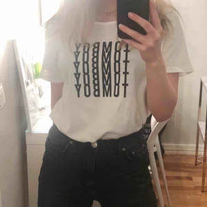 -  TOMBOY t-shirt från NA-KD.   Nypris: 179kr.  40kr + 50kr frakt! 🥰