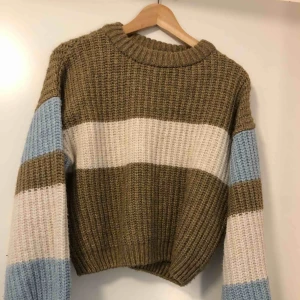  - Fin stickad tröja från NAKD