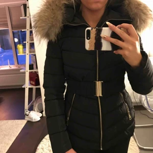  - Från belle shoes, jätte fin jacka me stor fin äkta päls, knappt använd