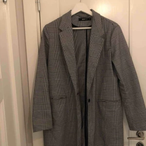  - Superfin kappa från Ginatricot. Använd någon enstaka gång så i fint skick 🥰