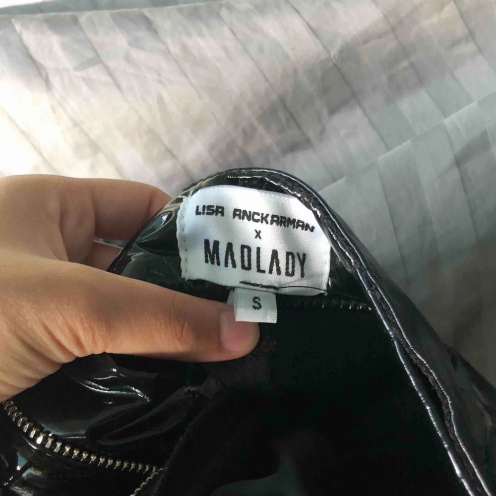 Supercoola lack-cargobyxor från Lisa Anckarman kollektion med Madlady. Byxorna finns inte längre kvar och köpa på Madlady. 💖🌟✨. Jeans & Byxor.