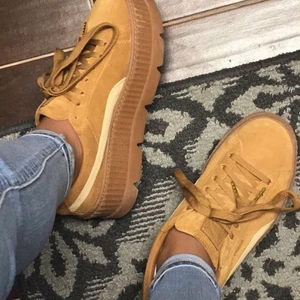 Puma Fenty Creepers - Skitballa sneakers. Nästan aldrig använda då dom är lite små för mig. Ganska tunga så därför dyra i frakt. 