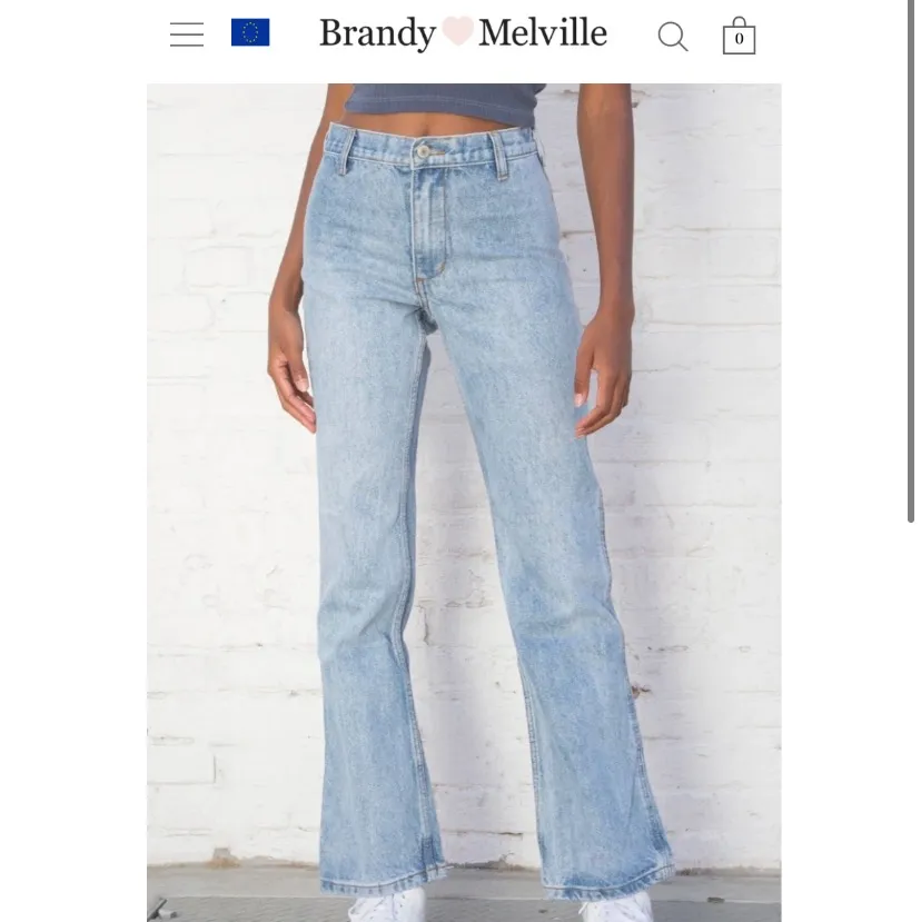 Ett par superfina jeans från Brandy Melville! Passar mig som är 170 cm💕 Köpta i augusti och har inga defekter eller liknande. Frakt tillkommer💖. Jeans & Byxor.