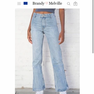 Brandy Melville jeans - Ett par superfina jeans från Brandy Melville! Passar mig som är 170 cm💕 Köpta i augusti och har inga defekter eller liknande. Frakt tillkommer💖