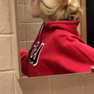 Identity hoodie - Säljer nu min oversized hoodie, jätte mysig och den går bra att ha på sig vid många tillfällen. Använd ett fåtal gånger och är i nyskick, tvär snygg logo på både fram och baksidan. Budet börjar på 200 plus frakt, bud sker endast i kommentarerna. Om du har övriga frågor är det bara att höra av sig!