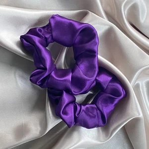 Scrunchies! - Superfina scrunchies! Finns begränsat antal✨ 50% skänks till att rädda korallreven🌊