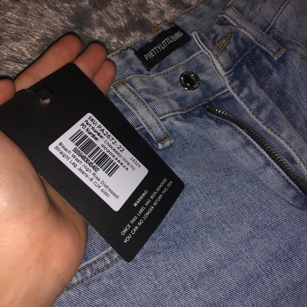 Jeansen är från Prettylittletings och är skit snygga men passar tyvärr inte mig. Det är storlek 8 / 36         Helt Oanvända, med prislapp kvar . Jeans & Byxor.