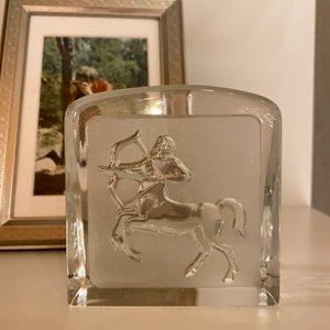 Zodiac kuriosa, skytten  - Retro inredningsdetalj från 80-talet, astrologi (tecknet) för skytten. Udda och one of a kind detalj till hemmet. Julklapp? Pris kan förhandlas :-) (Frakt tillkommer)