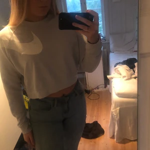 Ljusblå Nike-tröja - Nike tröja i ljusblå, kommer ej till användning. Änvänt ca 2-3 ggr. Som ny. Skriv vid intresse eller frågor🥰 bud ligger på 100kr