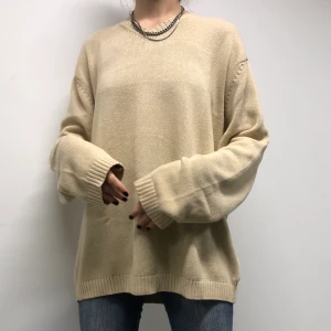 Beige oversize tröja - Fin oversize tröja från marc o polo! Personen är 170cm🥰