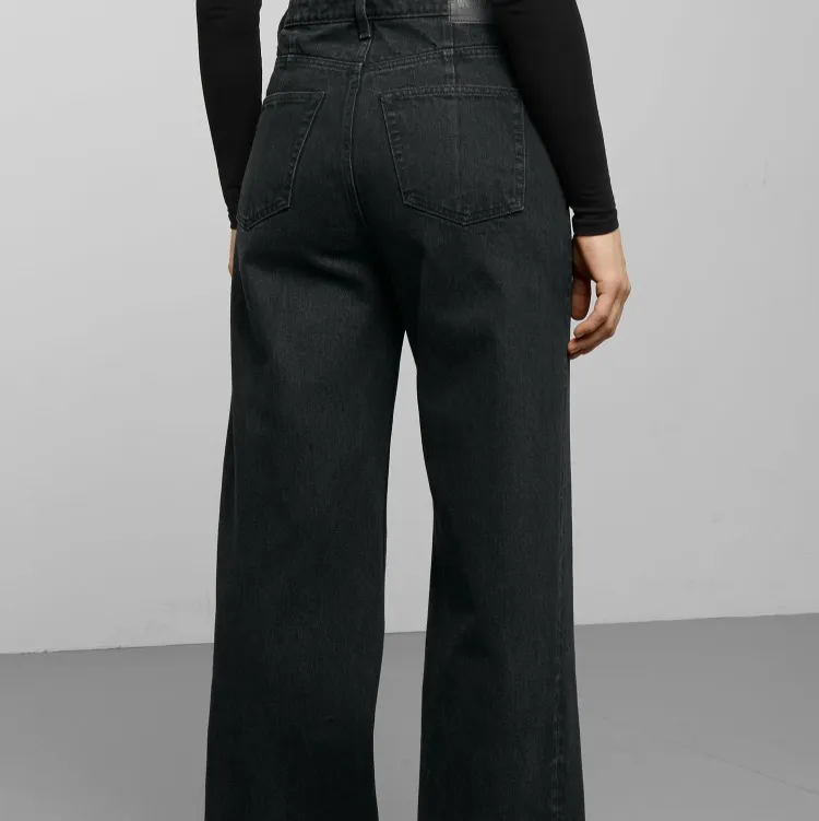 Säljer mina fina weekday jeans i modellen Ace!!💕 storlek 29/32😇 väldigt fint skick! Frakten kostar 60 kr, hör av er vid frågor🥰. Jeans & Byxor.