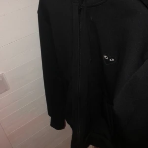Cdg hoodie storlek L/M - Bra skick ett litet märke men de ser man knappt