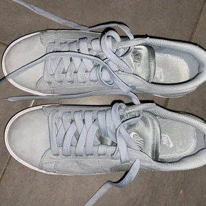 Nya nike skor - Använda högst 3 gånger. Dvs i princip nya. 