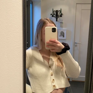 Tröja str S - Knappt använd